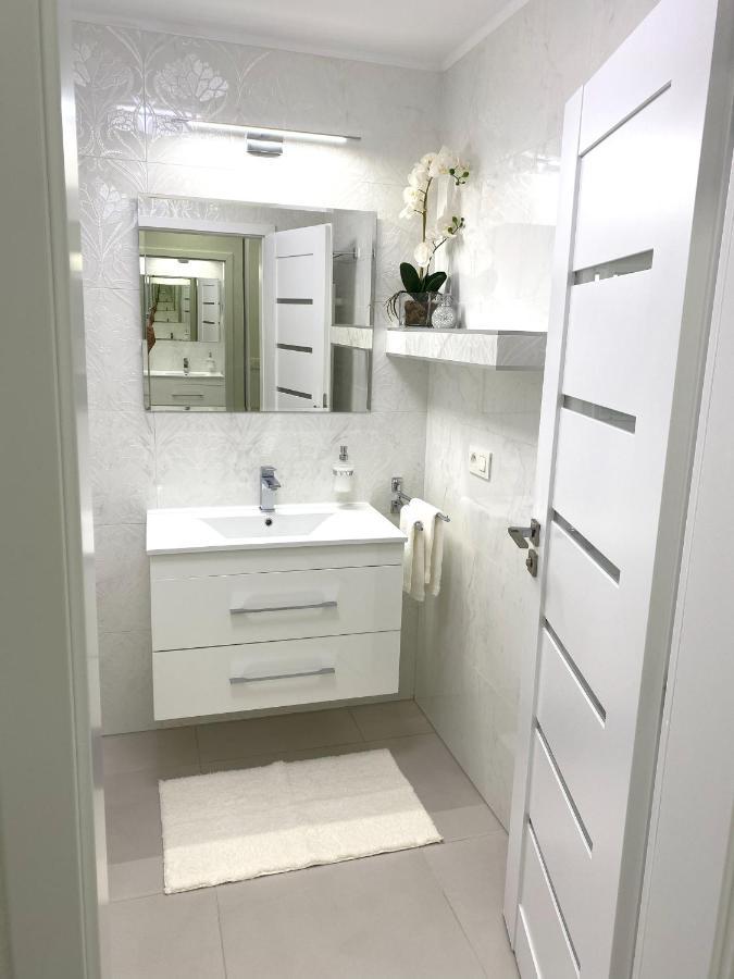 Die Eleganz - Apartment Near The City Center With Free Parking Bratislava Exterior photo
